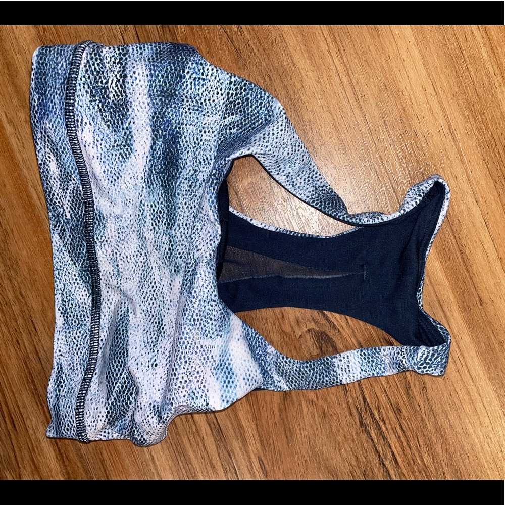 Lululemon sports bra